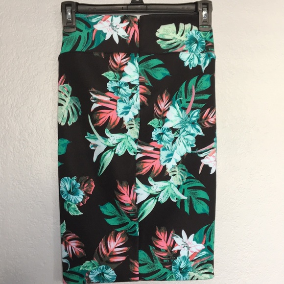 Guess leaf print skirt - Picture 4 of 4